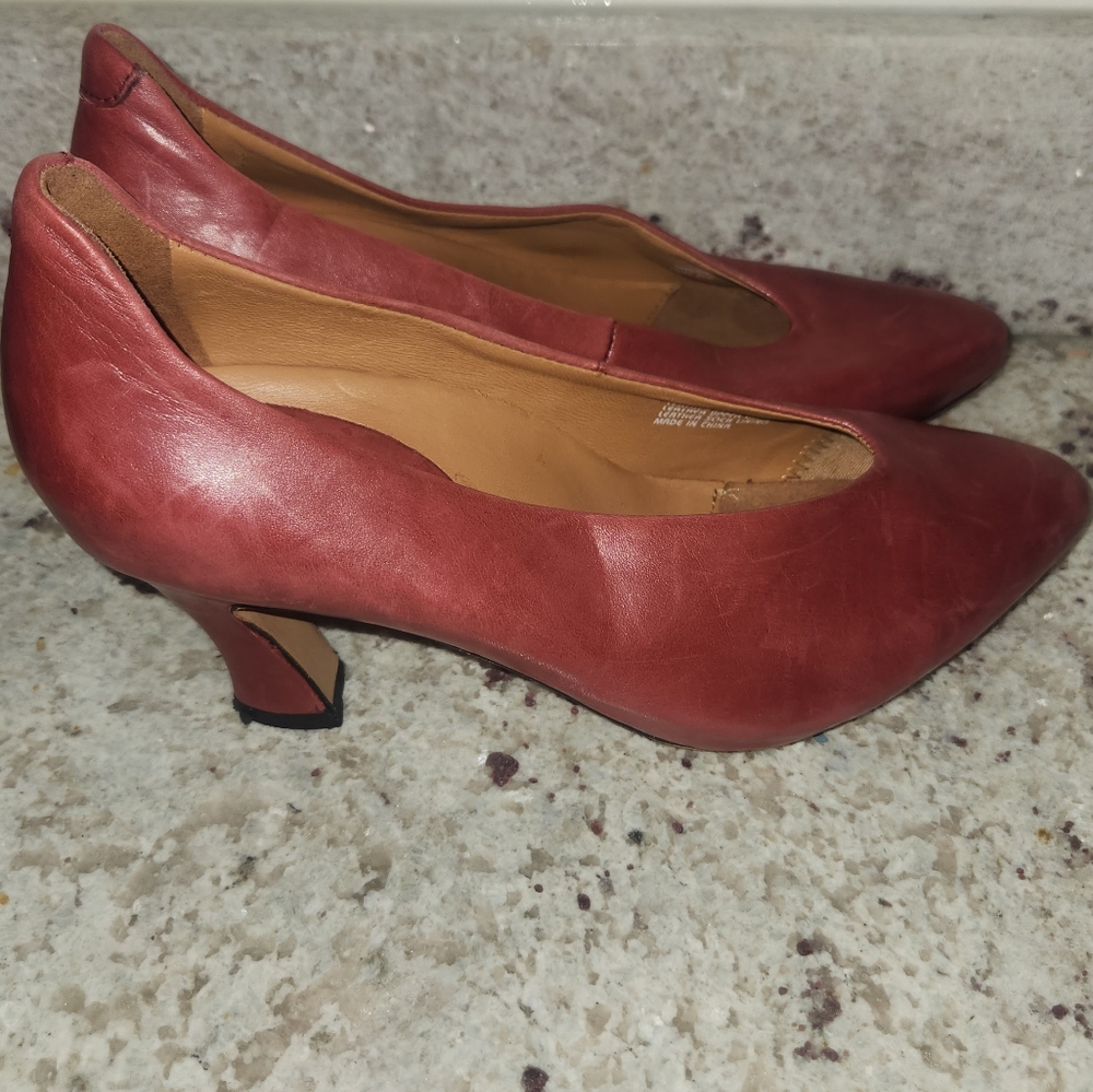 Earthies Pumps - Picture 2 of 6